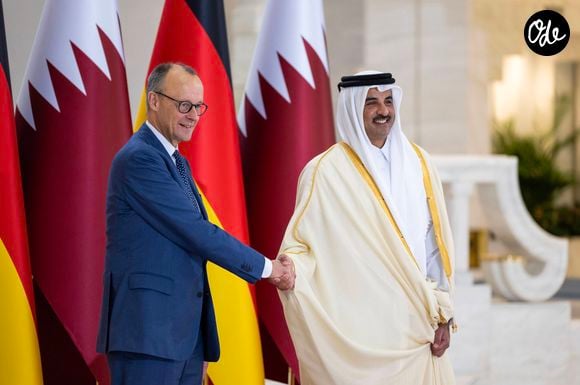 L'émir du Qatar, Cheikh Tamim bin Hamad Al Thani, rencontre le chancelier allemand Friedrich Merz lors d'entretiens officiels à l'Amiri Diwan à Doha, au Qatar, le 5 février 2026 © Imago/PsnewZ/Bestimage