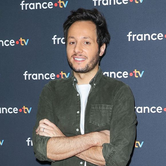 La naissance de sa cabane a suscité de nombreux commentaires d'autres célébrités qui se sont pour la plupart montrées très admiratives du travail accompli.

Vianney assiste à la conférence de presse du Téléthon 2023 à France Télévision le 15 novembre 2023 à Paris, France. Photo Nasser Berzane/Abaca