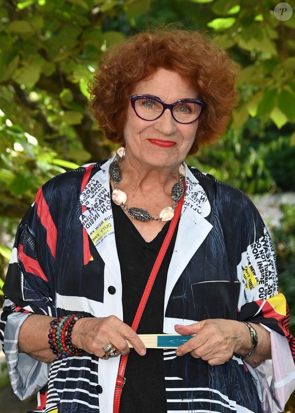 Andréa Ferréol au photocall du film “Choeur de rockers” lors du 15e festival du film francophone de Angoulême, France, le 26 août 2022. © Coadic Guirec/Bestimage