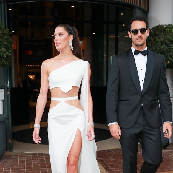 Iris Mittenaere et son compagnon Diego El Glaoui à la sortie de l'hôtel Barrière "Le Majestic" lors du 76ème Festival International du Film de Cannes, France, le 17 mai 2023.
©Backgrid USA / Bestimage