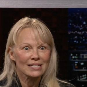 Pamela Anderson invitée sur le plateau de l'émission de Jimmy Fallon sur NBC