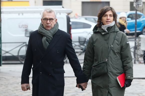 Philippe Torreton et sa femme Elsa Boublil arrivant aux obsèques de Philippe Tesson en l'église Saint-Germain des-Prés à Paris le 10 février 2023.
© Christophe Clovis / Bestimage