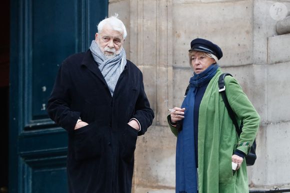 Interviewé par La Tribune du Dimanche, l'acteur de 75 ans a parlé de sa femme Christine qu'il a épousée en 1981 mais aussi de sa santé qui a été source d'inquiétudes récemment.
Jacques Weber et sa femme Christine - Sorties des obsèques de Niels Arestrup à l'Église Saint-Roch à Paris. Le 10 décembre 2024
© Christophe Clovis / Bestimage