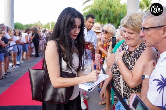 Conformément à sa politique de tolérance zéro à l'égard de toute forme de violence, le groupe a pris toutes les mesures nécessaires pour assurer la protection physique et la sécurité psychologique de ses collaborateurs. 

Catherine Davydzenka - Festival Les Hérault du Cinéma et de la Télévision 2026 au Cap d'Agde le 19 juin 2026.
© Anne-Sophie Guebey / Bestimage