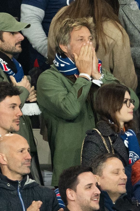 Laurent Delahousse - Célébrités dans les tribunes du match de 8ème de finale aller de la Ligue Des Champions 2025-2026 (LDC) "PSG - Chelsea (5-2)" au Parc des Princes à Paris le 11 mars 2026. © Cyril Moreau/Bestimage