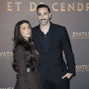 Adil Rami et sa compagne Louana Franco - Avant-première du film "Avatar : de Feu et de Cendres" à la Seine Musicale de Boulogne-Billancourt le 5 décembre 2025. 
Photo par Marc Ausset-Lacroix/Bestimage