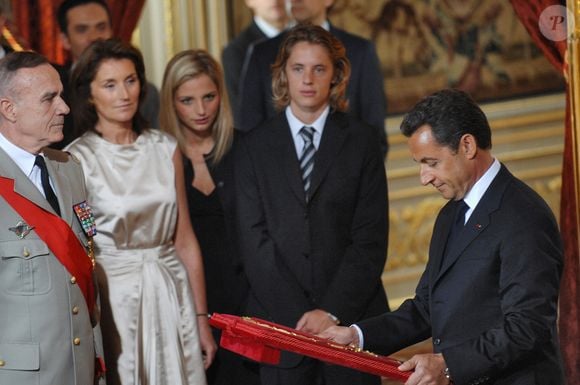 Sa relation avec Richard Attias a commencé avant que Nicolas Sarkozy ne soit élu président de la République en 2007.

La nouvelle Première Dame Cecilia Sarkozy avec sa fille Jeanne-Marie et son beau-fils Pierre, au moment où son mari, le Président élu Nicolas Sarkozy, prononce son discours d'acceptation lors de la cérémonie officielle d'intronisation qui s'est tenue au Palais de l'Elysée à Paris, France, le 16 mai 2007. Photo by Christophe Guibbaud/ABACAPRESS.COM