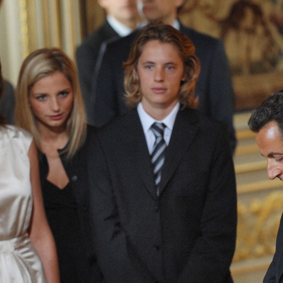 Sa relation avec Richard Attias a commencé avant que Nicolas Sarkozy ne soit élu président de la République en 2007.

La nouvelle Première Dame Cecilia Sarkozy avec sa fille Jeanne-Marie et son beau-fils Pierre, au moment où son mari, le Président élu Nicolas Sarkozy, prononce son discours d'acceptation lors de la cérémonie officielle d'intronisation qui s'est tenue au Palais de l'Elysée à Paris, France, le 16 mai 2007. Photo by Christophe Guibbaud/ABACAPRESS.COM