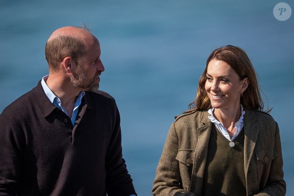 Le prince et la princesse de Galles, connus sous le nom de duc et duchesse de Rothesay lorsqu'ils sont en Écosse, après avoir pris le ferry pour traverser l'eau depuis l'île de Iona, le dernier jour de la visite royale à l'île de Mull.   Le 30 avril 2025. © Aaron Chown/PA Wire/ABACAPRESS.COM