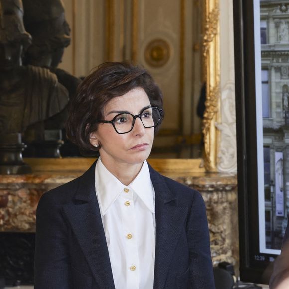 en présence de Madame La Ministre Rachida Dati, à Paris

 Il a signé une convention entre le Musée du Louvre et le Musée du Quai Branly

Rachida Dati, Laurence des Cars, Marc Ladreit de Lacharrière, Signature d’une convention entre le Musée du Louvre et le Musée du Quai Branly, financée exclusivement par M.Ladreit de Lacharrière, en présence de Madame La Ministre Rachida Dati, à Paris, France, le 25 mars 2025. © Jack Tribeca/Bestimage
