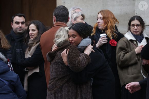 Sarah Stern arrive à la cérémonie d'enterrement de Catherine Laborde à l'église Saint-Roch à Paris, France, le 6 février 2025. L'emblématique présentatrice météo de TF1 est décédée le 28 janvier 2025 à l'âge de 73 ans, des suites d'une démence à corps de Lewy, une maladie neurodégénérative dont Catherine Laborde souffrait depuis 2014. Photo by Nasser Berzane/ABACAPRESS.COM