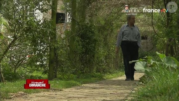 Pierre Perret dans sa maison de Nangis, en Seine-et-Marne, son havre de paix avec piscine. Les images ont été diffusés dans "Vivement dimanche" sur France 3 le 16 novembre 2025.