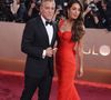 George et Amal Clooney ont arboré des tenues parfaitement ajustées à leur silhouette.

Les célébrités du cinéma et de la télévision sont arrivées au Beverly Hilton pour la 83ème édition des Golden Globe Awards à Beverly Hills.