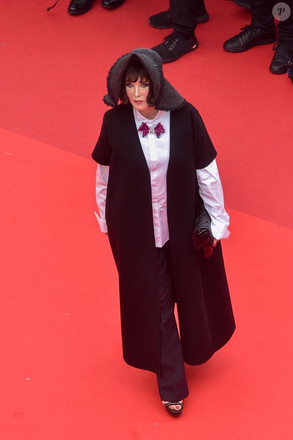 Isabelle Adjani - Montée des marches du film « Les Amandiers » lors du 75ème Festival International du Film de Cannes. Le 22 mai 2022
© Giancarlo Gorassini / Bestimage