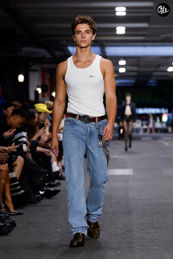 Sean Preston et Jayden James Federline, fils de Britney Spears, ont pour leur part défilé sur le catwalk.

Sean Preston, le fils de Britney Spears au défilé Vêtements Printemps-Été 2027 lors de la Fashion Week masculine de Paris le 26 juin 2026. DPA/ABACA