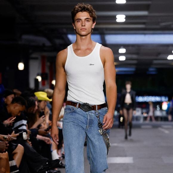 Sean Preston et Jayden James Federline, fils de Britney Spears, ont pour leur part défilé sur le catwalk.

Sean Preston, le fils de Britney Spears au défilé Vêtements Printemps-Été 2027 lors de la Fashion Week masculine de Paris le 26 juin 2026. DPA/ABACA