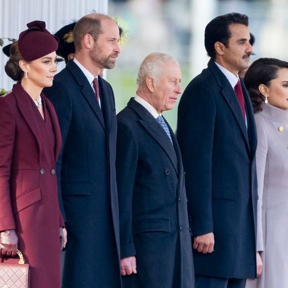 Le prince William, prince de Galles, Catherine (Kate) Middleton, princesse de Galles, le roi Charles III d'Angleterre,son Altesse l'Émir Cheikh du Qatar Tamim bin Hamad Al Thani et son Altesse Sheikha Jawaher Bint Hamad Bin Suhaim Al Thani lors de la cérémonie de bienvenue pour la visite d'État de l'émir du Qatar Tamim ben Hamad Al-Thani à Londres, Royaume Uni, le 3 décembre 2024. © GoffPhotos/Bestimage