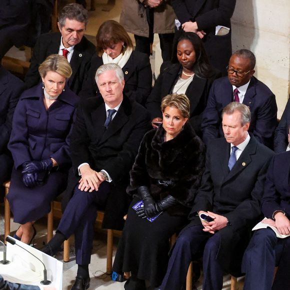 Dicours du président Emmanuel Macron sous le regard de l'assistance composée notamment du Prince Albert II de Monaco, La reine Mathilde de Belgique, Le roi Philippe de Belgique, La grande-duchesse Maria Teresa de Luxembourg, Le grand-duc Henri de Luxembourg, Le prince William, prince de Galles -  Cérémonie de réouverture de la cathédrale Notre-Dame de Paris, le 7 décembre 2024. 
© Dominique Jacovides / Bestimage