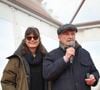 Obsédé à l'idée de filmer chaque bribe et chaque instant de sa vie, le réalisateur de 87 ans n'a pas fait d'exception à la règle le jour de son mariage, bien au contraire.

Valérie Perrin et son compagnon Claude Lelouch - Inauguration de la "Promenade Claude Lelouch" qui porte désormais son nom en présence d’un public nombreux et de la famille du réalisateur à Villers-sur-Mer le 26 mars 2023. © Jack Tribeca / Bestimage