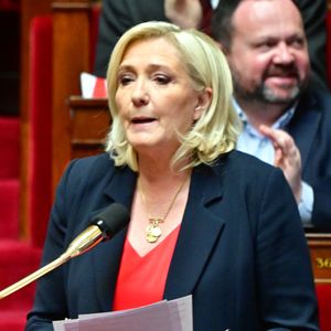 En effet, selon nos confrères du Figaro Immobilier et du Point, le manoir de Montretout sera bientôt vendu. 

Marine Le Pen lors d'une séance de questions au gouvernement à l'Assemblée nationale à Paris, France, le 18 février 2025. © Christian Liewig/Bestimage