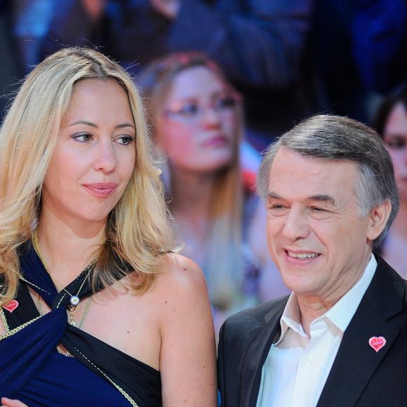 Archives - People Divers - Le chanteur Salvatore Adamo présente sa fille Amélie lors du Télé Vie à Bruxelles en 2011. © Patrick Carpentier / Bestimage