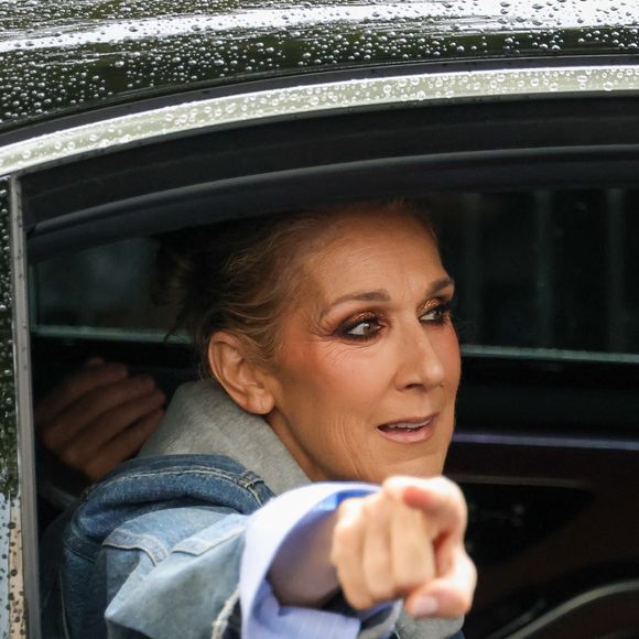 D'après nos confrères de "Closer", la quinquagénaire "travaillerait d'arrache-pied sur l'enregistrement de son nouvel album studio". 

Paris, FRANCE - Céline Dion prend des photos et salue ses fans alors qu'elle se prépare à chanter pour les Jeux Olympiques à Paris, créant ainsi de joyeux souvenirs avec ses admirateurs. 2024. (Backgrid USA / Bestimage).