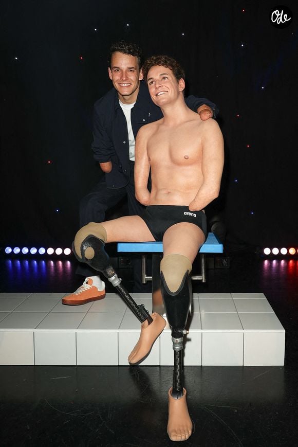 Fidèle à son autodérision, Théo Curin a tenu à dédramatiser après cette impressionnante collision.

Le nageur français en situation de handicap Théo Curin dévoile sa statue de cire au musée Grévin le 7 mars 2024 à Paris, en France. Photo : Nasser Berzane/ABACAPRESS.COM