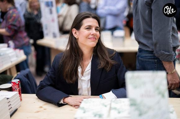 Charlotte Casiraghi lors du Salon du livre de Paris, le 17 avril 2026 à Paris, en France. Photo : Eliot Blondet/ABACAPRESS.COM