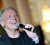 Le 11 septembre 2017, RTL avait interrogé l'artiste, après ce grave pépin de santé. "Ça fait 45 ans que je fume, expliquait-il. Et je voudrais dire à tout le monde d'arrêter de fumer (...) Maintenant, évidemment, je ne fumerai plus."
Herbert Léonard durant le dîner de Gala caritatif de l'association Enfant Star et Match à l'hôtel Negresco à Nice, le 8 juin 2024. © Bruno Bebert / Bestimage