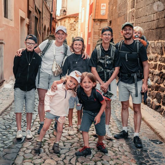 Sur Instagram, la mère de famille annonce quitter son poste de responsable en communication.

Week-end particulier pour la famille Cail de "Familles nombreuses, la vie en XXL"
