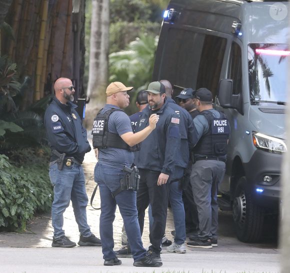 Deux propriétés appartenant au rappeur Sean 'Diddy' Combs à Los Angeles et Miami ont été perquisitionnées par des agents fédéraux de la sécurité intérieure et d'autres agences chargées de l'application de la loi dans le cadre d'une enquête en cours sur le trafic sexuel. Miami, FL, États-Unis, le 25 mars 2024. Photo par Splash News/ABACAPRESS.COM