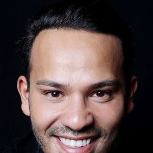 Mohamed Bouhafsi pose à Paris, France, le 06 octobre 2022. Photo par Jerome Domine/ABACAPRESS.COM