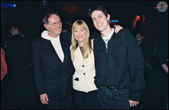 Eric Charden, Stone et leur fils Baptiste à Paris le 10 mars 1997.
Bestimage