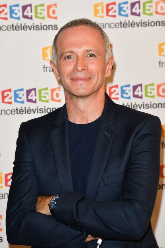 Samuel Étienne lors du photocall de la présentation de la nouvelle dynamique 2017-2018 de France Télévisions. Paris, le 5 juillet 2017.
© Guirec Coadic/Bestimage