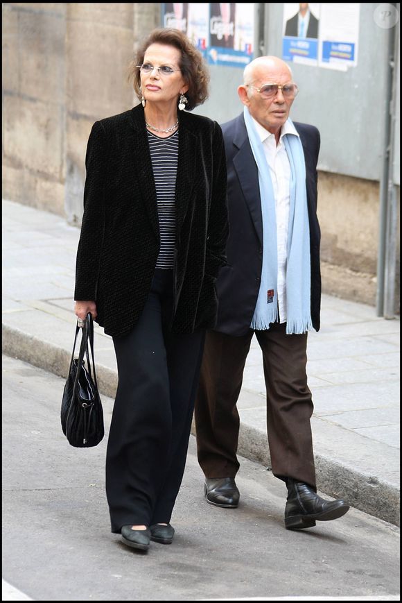 Claudia Cardinale et Pasquale Squitieri aux obsèques de Jean-Claude Brialy à l'église Saint-Louis en l'île. 

©Bestimage