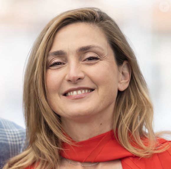 Julie Gayet - Photocall du jury de "L'Œil d'Or" lors du Festival International du Film de Cannes. © Jacovides/Moreau/Bestimage