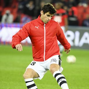 Yoann Gourcuff - Karine Ferri encourage son compagnon Yoann Gourcuff lors du match Psg-Rennes au Parc des Princes à Paris le 6 novembre 2016. © Pierre Perusseau/Bestimage
