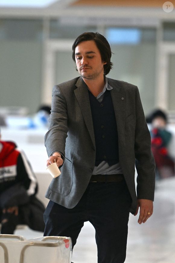 Alain-Fabien Delon assiste son passage en audience, dans le procès l'opposant à sa soeur A.Delon, devant la 17ème chambre correctionnelle du tribunal judiciaire de Paris, le 17 mars 2026. 

Agence / Bestimage