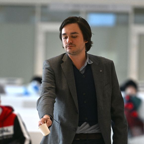 Alain-Fabien Delon assiste son passage en audience, dans le procès l'opposant à sa soeur A.Delon, devant la 17ème chambre correctionnelle du tribunal judiciaire de Paris, le 17 mars 2026. 

Agence / Bestimage
