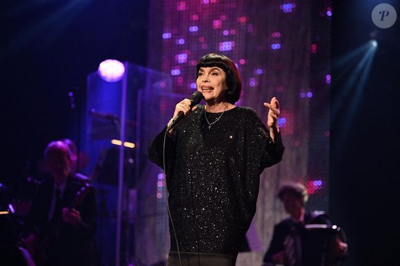 Mireille Mathieu se produit en concert à l'Olympia à Paris, France, le 24 octobre 2025. Photo by Christophe Meng/ABACAPRESS.COM