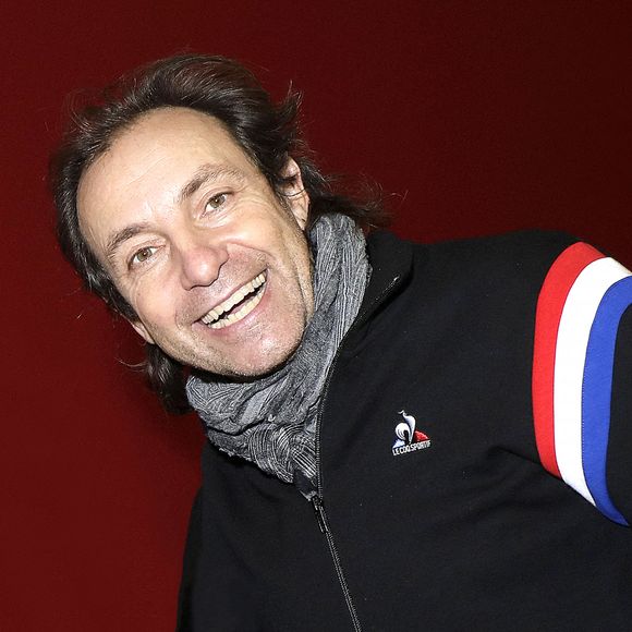 Il s'agit de Philippe Candeloro

Exclusif - Philippe Candeloro - Soirée de l'arbre de Noël de l'association Citéstars au cirque Phénix en présence de 80 enfants défavorisés et maltraités à Paris le 9 janvier 2022. © Cédric Perrin/Bestimage