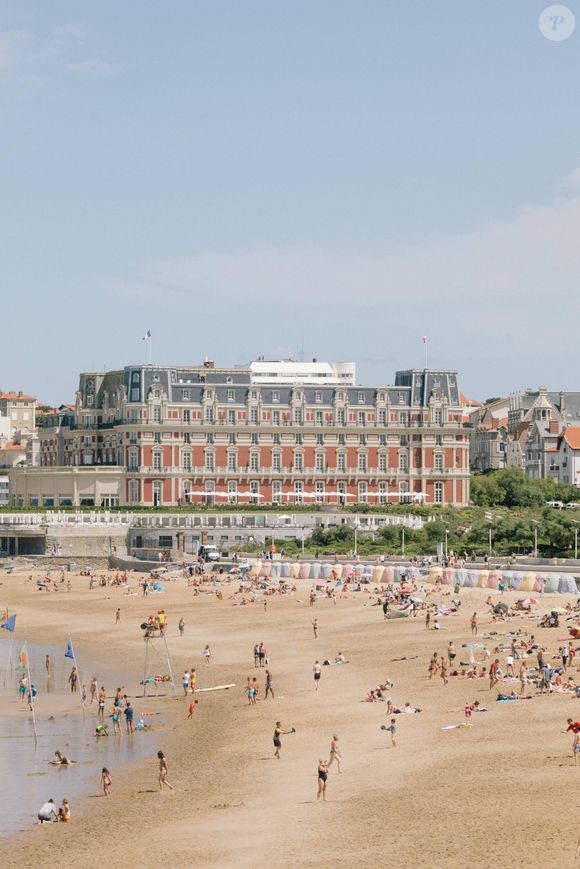 Dispositif de sécurité en prévision du G7 à Biarritz. Des caméras ont été installées dans le centre-ville et des gendarmes patrouillent dans la ville. Le G7 aura lieu à l'hôtel du Palais entre le 24 et le 26 août 2019.
© Imago / Panoramic / Bestimage