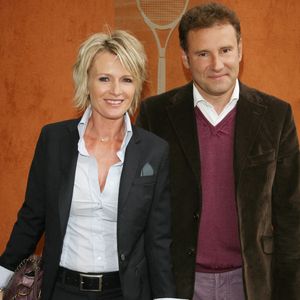 Avant elle, il a partagé 23 ans d'existence avec Sophie Davant

Sophie Davant et Pierre Sled arrivant dans l'espace VIP « Le Village » lors du tournoi de Roland-Garros 2009, à Paris, en France, le 28 mai 2009. Photo de Gorassini-Guignebourg/ABACAPRESS.COM