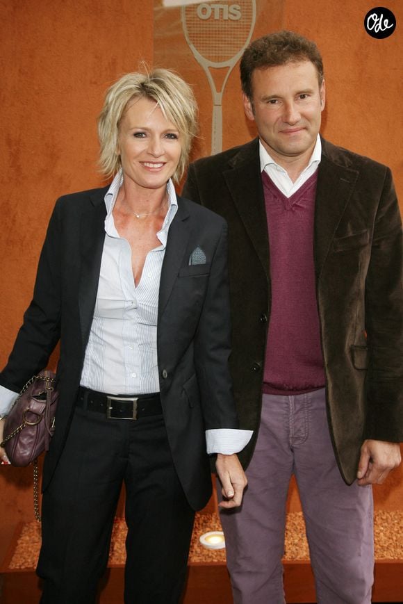 Avant elle, il a partagé 23 ans d'existence avec Sophie Davant

Sophie Davant et Pierre Sled arrivant dans l'espace VIP « Le Village » lors du tournoi de Roland-Garros 2009, à Paris, en France, le 28 mai 2009. Photo de Gorassini-Guignebourg/ABACAPRESS.COM
