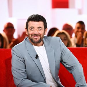 Avant de conclure par une invitation à venir profiter de l’adresse "au fil de la Sorgue". Une reconnaissance qui tombe à pic pour cette adresse lancée par Patrick Bruel.

Exclusif - Patrick Bruel - Enregistrement de l'émission de rentrée "Vivement Dimanche" présentée par M. Drucket et qui sera diffusée le 3 septembre 2023 sur France 3 au Studio Gabriel à Paris le 28 aout 2023. © Guillaume Gaffiot/Bestimage