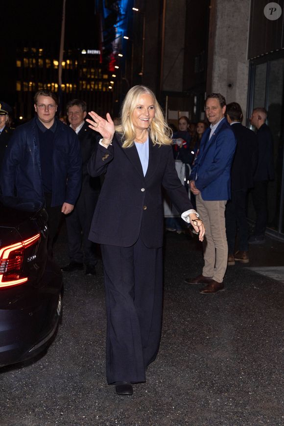 La princesse Mette Marit de Norvège, le prince Haakon et et le prince Sverre Magnus assistent au match de football Norvège vs Portugal à Oslo le 19 janvier 2025. © Dana Press / Bestimage