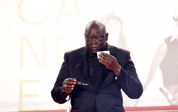 Hommage rendu à Pape qui prend sa retraite après 40 ans de Festival de Cannes - Montée des marches du film " L'objet du délit " lors du 79ème Festival International du Film de Cannes, le 22 mai 2026. © Jacovides-Moreau / Bestimage