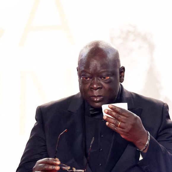 Hommage rendu à Pape qui prend sa retraite après 40 ans de Festival de Cannes - Montée des marches du film " L'objet du délit " lors du 79ème Festival International du Film de Cannes, le 22 mai 2026. © Jacovides-Moreau / Bestimage