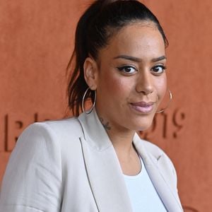 Elle est fière de posséder la nationalité algérienne.

Amel Bent au Village pendant le tournoi de Roland-Garros, le 6 juin 2019 à Paris, en France. Photo de Laurent Zabulon / ABACAPRESS.COM
