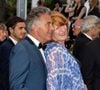 Par amour pour elle, il a même quitté la télévision afin de la suivre à Rome.

Gérard Holtz et sa femme Muriel Mayette-Holtz - Montée des marches du film « Mascarade  » lors du 75ème Festival International du Film de Cannes. Le 27 mai 2022. © Olivier Borde / Bestimage